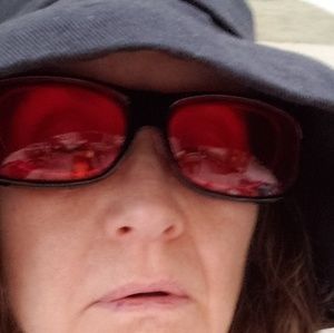 Meet your Posher, Liz